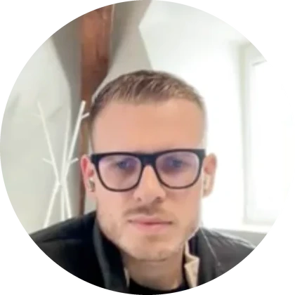 Daniel Martel während der Aufnahme eines Loom-Reviews